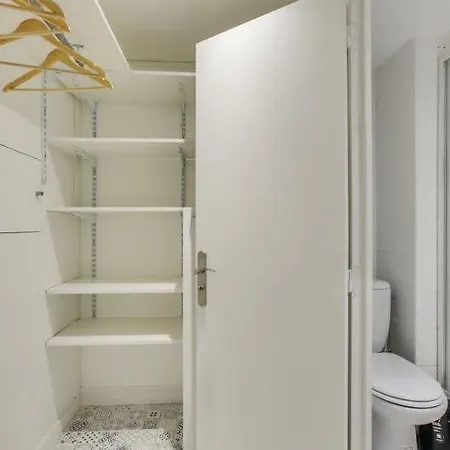 Modern French Studio Charm In The City * Parigi