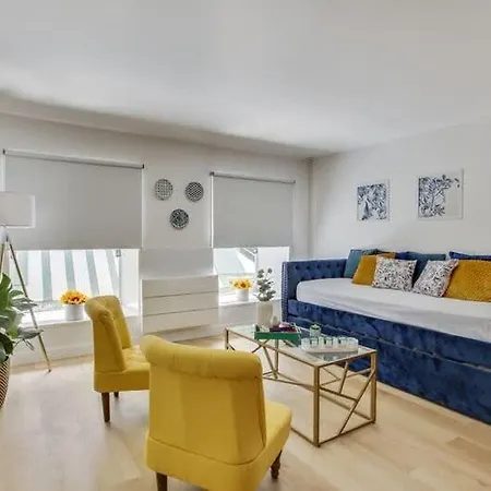 Modern French Studio Charm In The City * Parigi