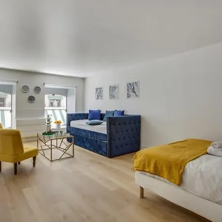 Modern French Studio Charm In The City Appartamento